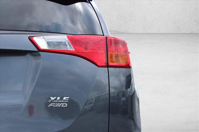 Used 2015 Toyota RAV4 XLE AWD/4WD image 10