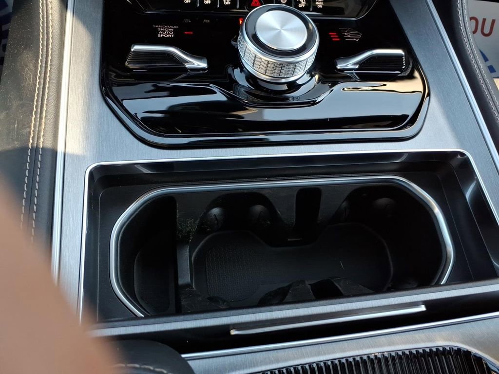New 2026 Jeep Grand Wagoneer L Limited AWD/4WD image 17