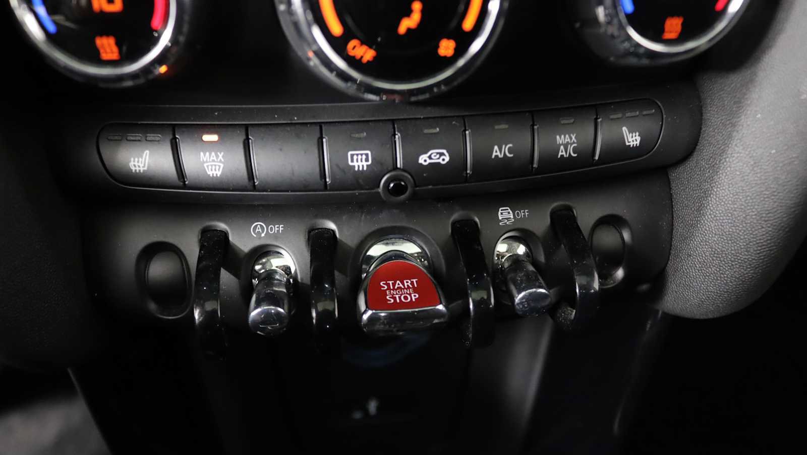 Used 2024 MINI Cooper 4-Door Hardtop FWD image 27