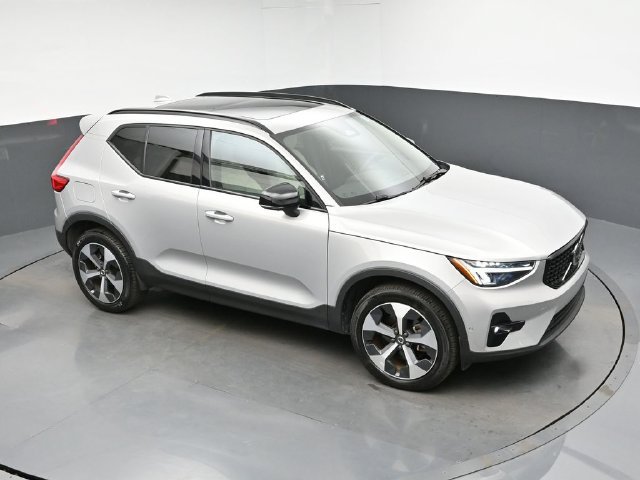 Used 2024 Volvo XC40 B5 Plus AWD/4WD image 42
