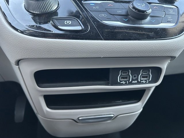 Used 2023 Chrysler Voyager LX image 22