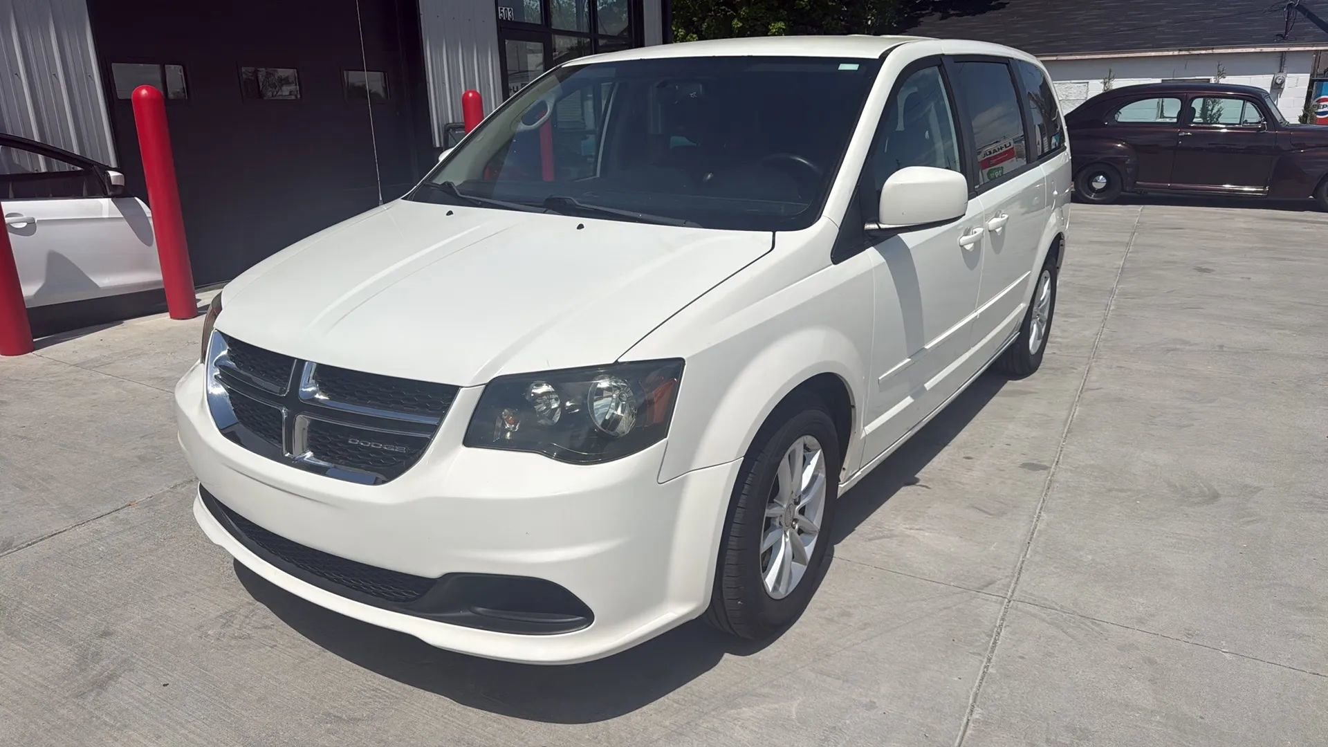 Used 2013 Dodge Grand Caravan SXT FWD image 1