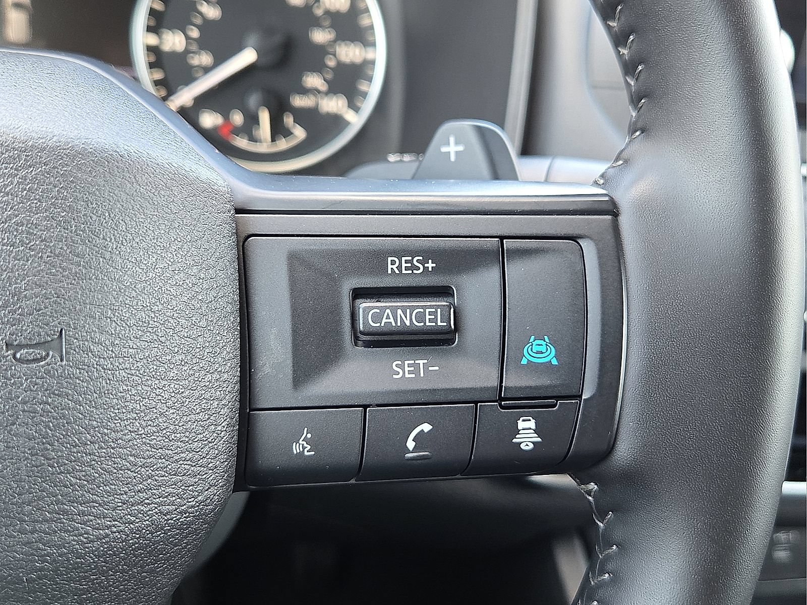 Used 2025 Nissan Rogue SV FWD image 21