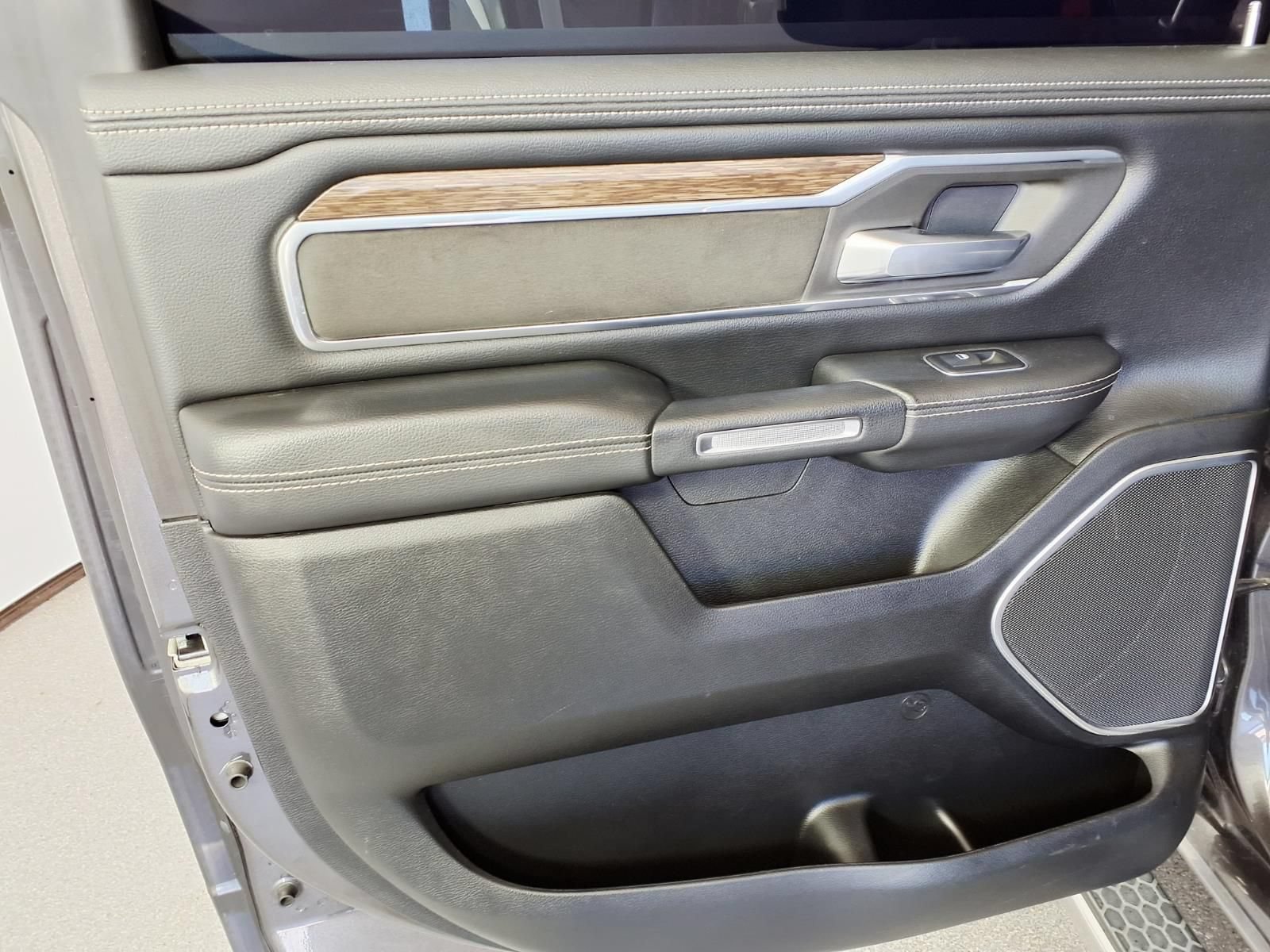 Used 2020 RAM 1500 Laramie AWD/4WD image 9