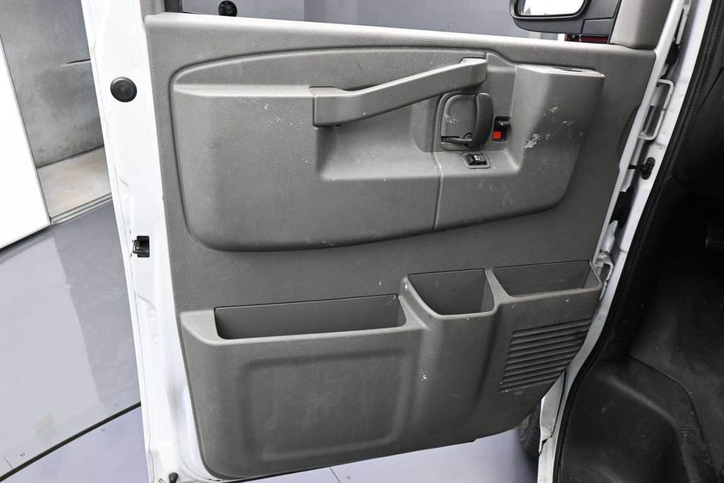 Used 2018 Chevrolet Express 2500 RWD image 13