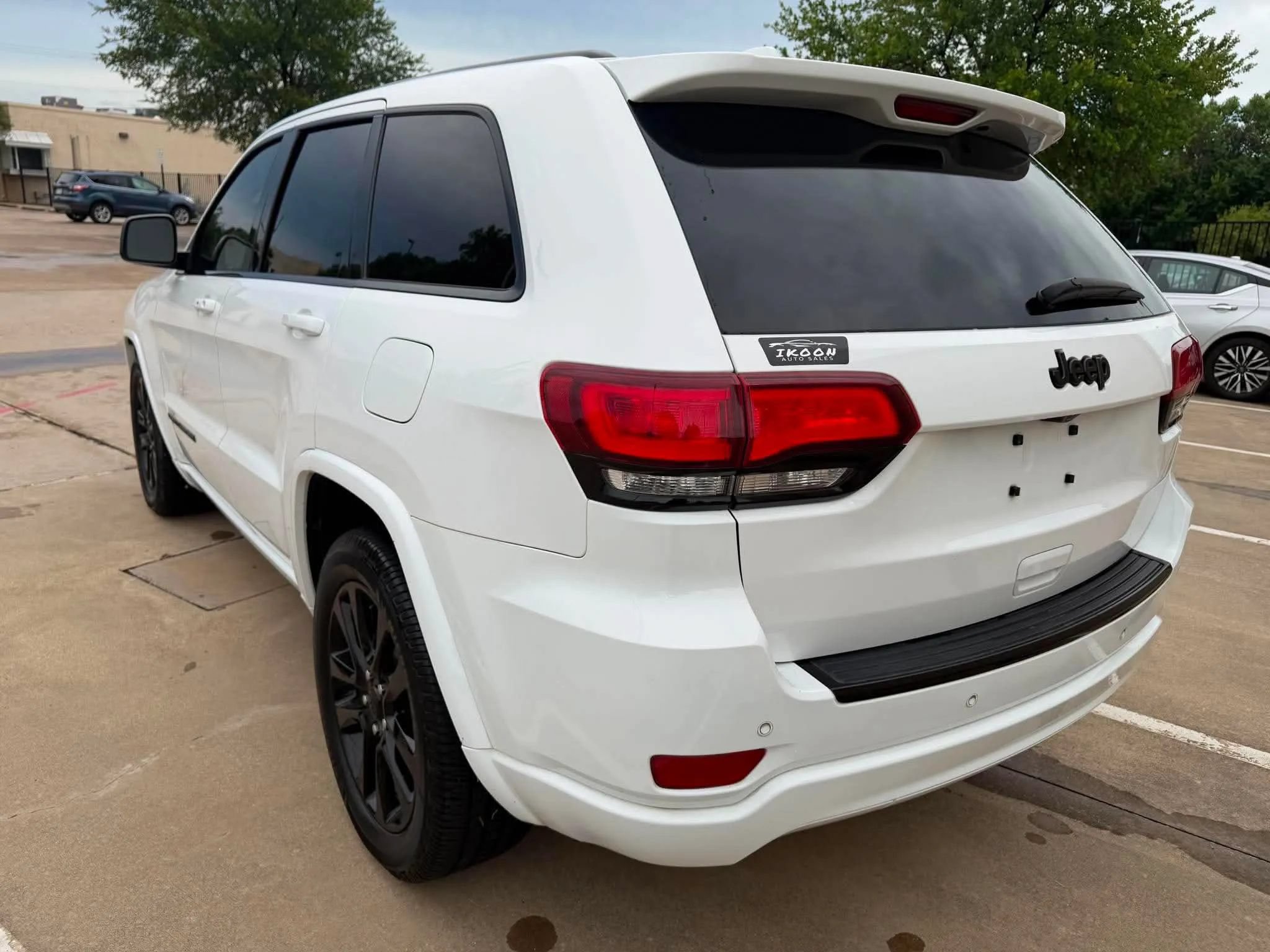 Used 2018 Jeep Grand Cherokee Altitude RWD image 5