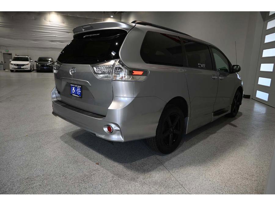 Used 2013 Toyota Sienna SE image 6