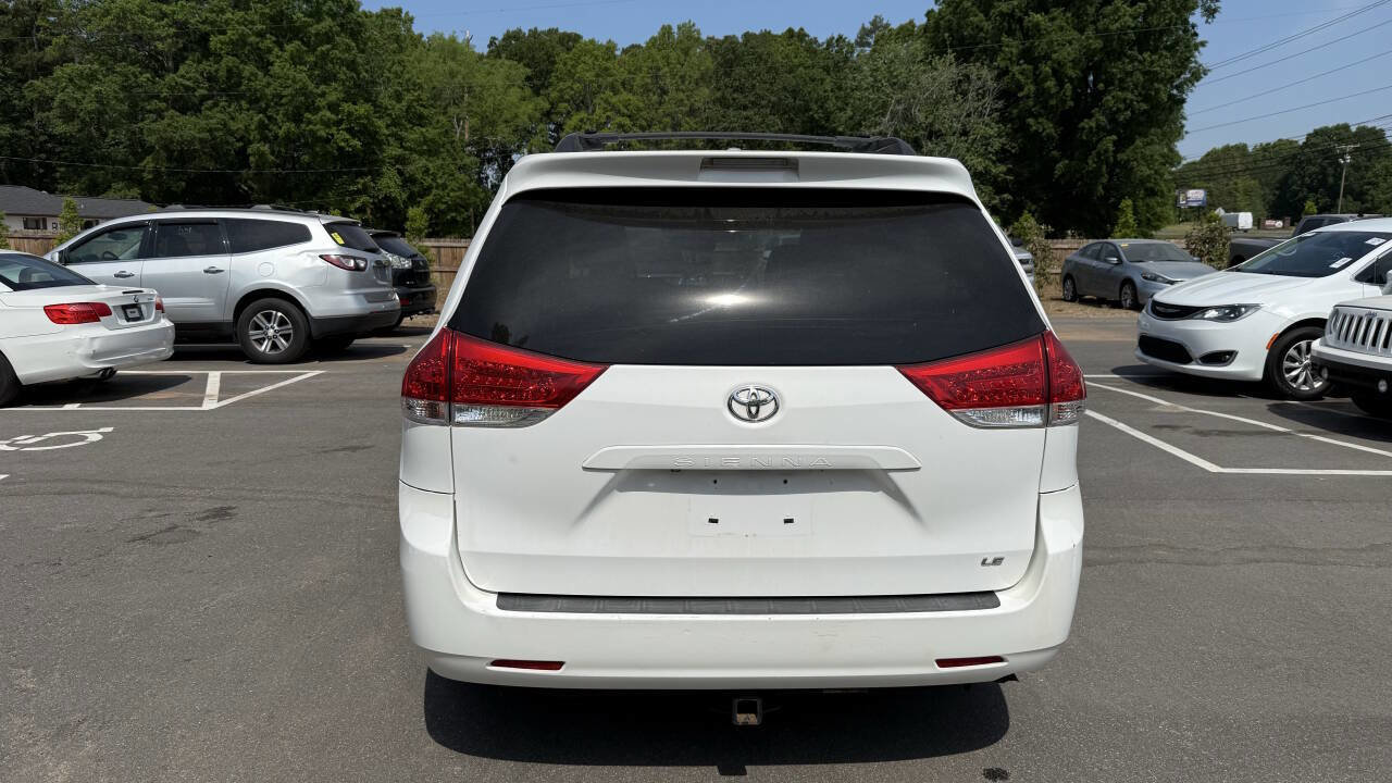 Used 2011 Toyota Sienna LE FWD image 7