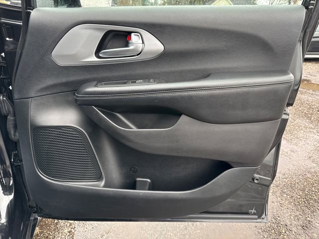 Used 2019 Chrysler Pacifica Touring-L w/ S Appearance Package image 22