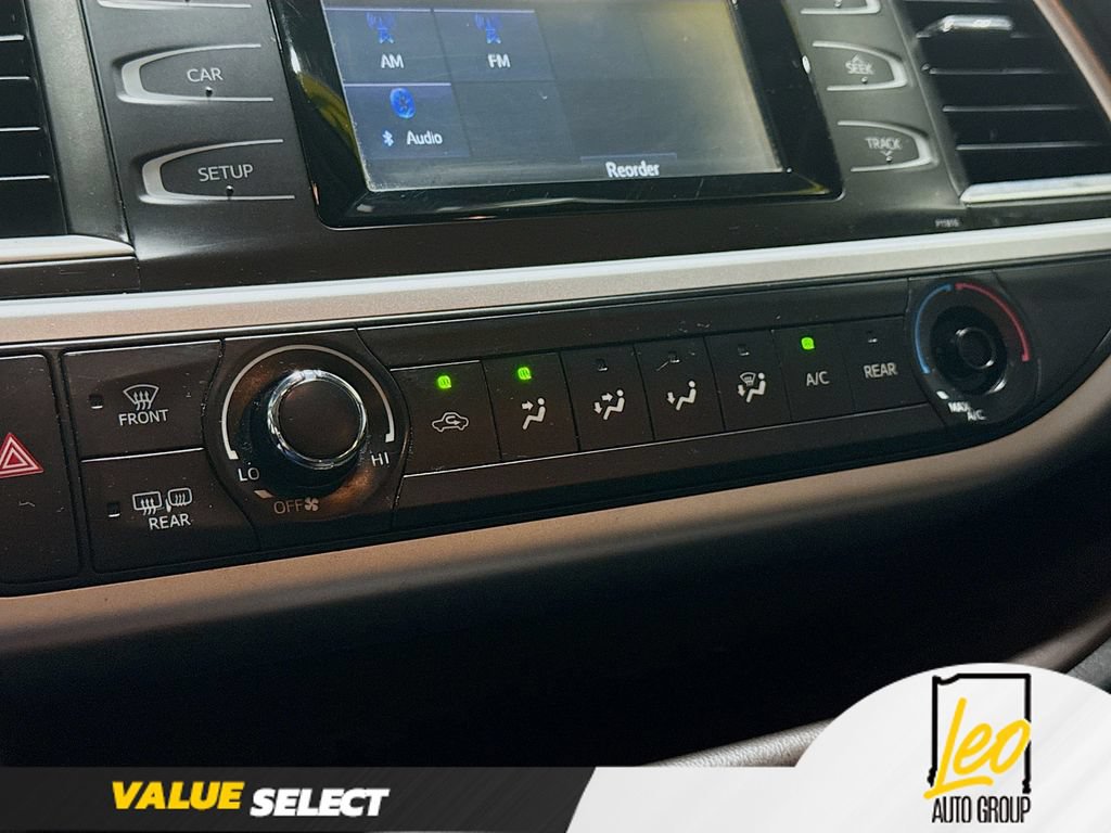 Used 2019 Toyota Highlander LE FWD image 17