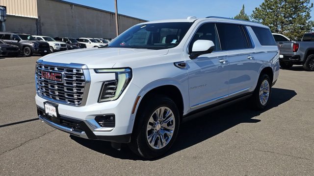 New 2026 GMC Yukon XL Denali w/ Sun & Power Step Package AWD/4WD image 5