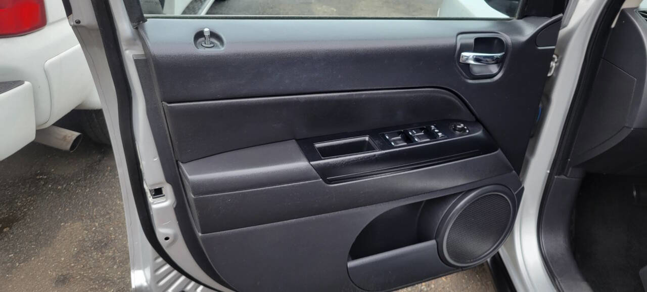 Used 2012 Jeep Compass Sport image 10