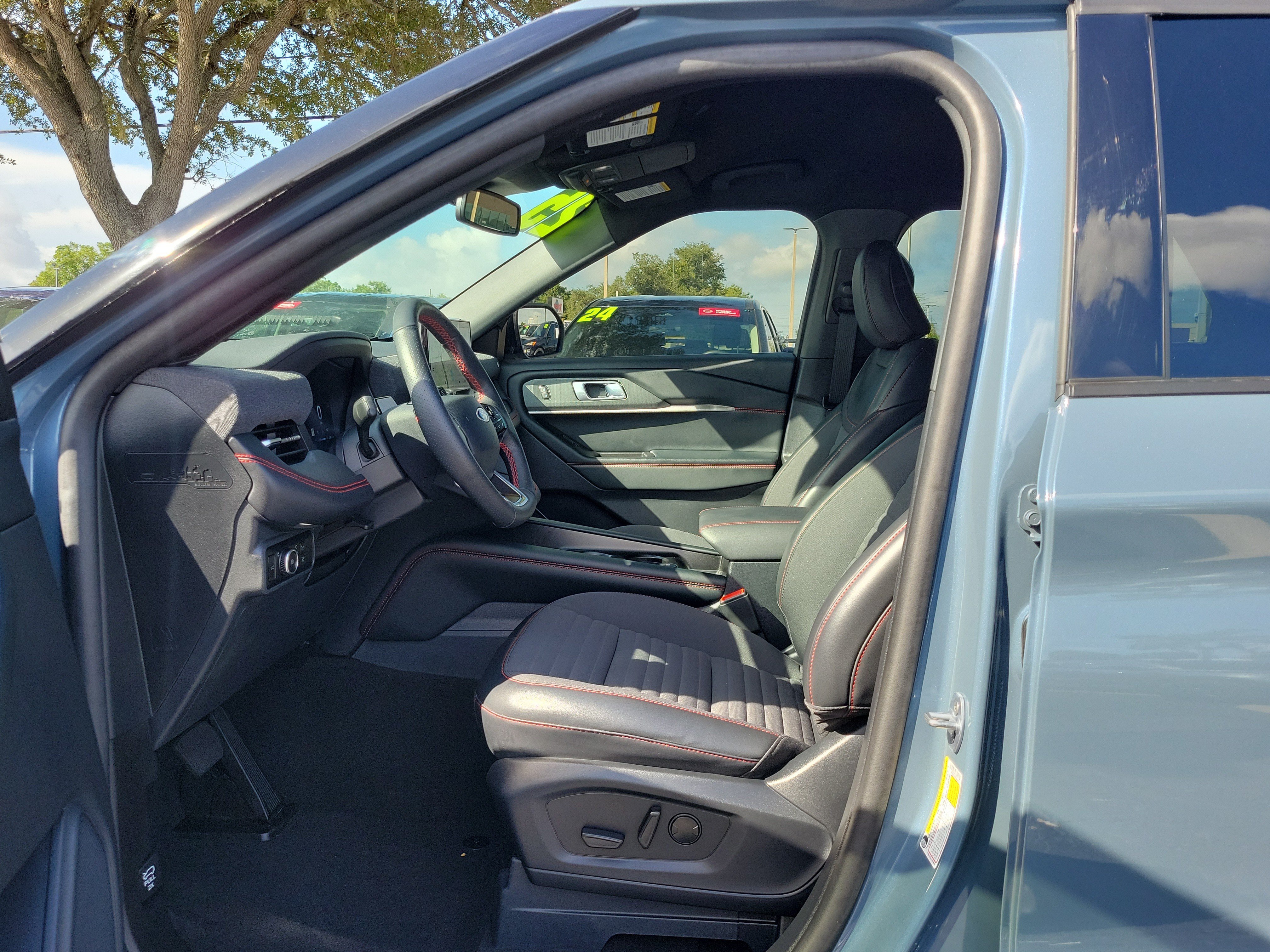 Used 2025 Ford Explorer ST-Line w/ Premium Package RWD image 17