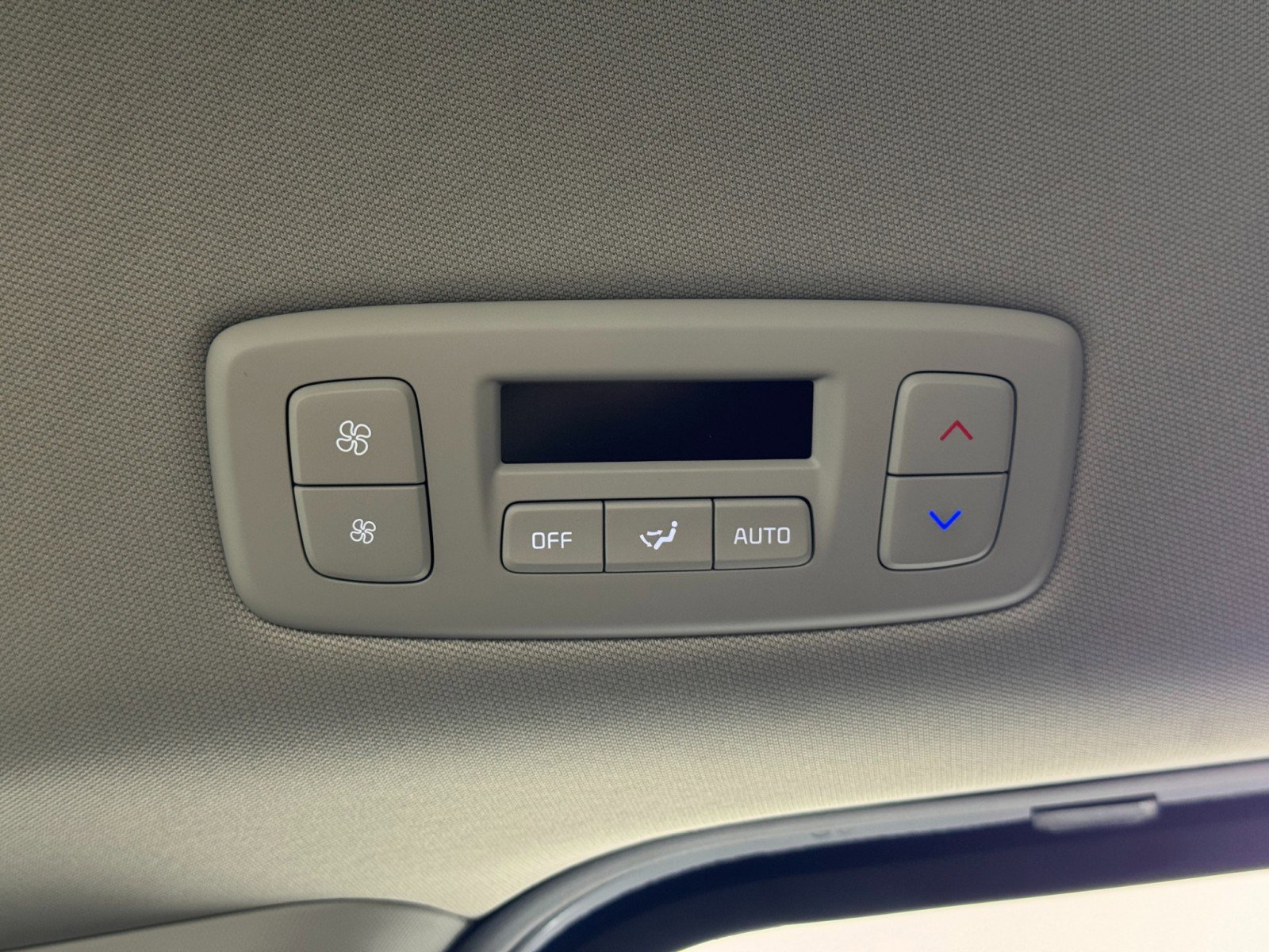 Used 2025 Kia Carnival FWD image 33
