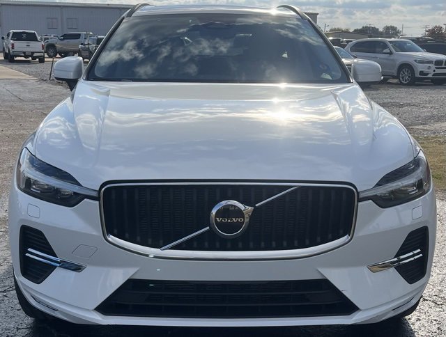 Used 2022 Volvo XC60 B5 Momentum w/ Climate Package image 3