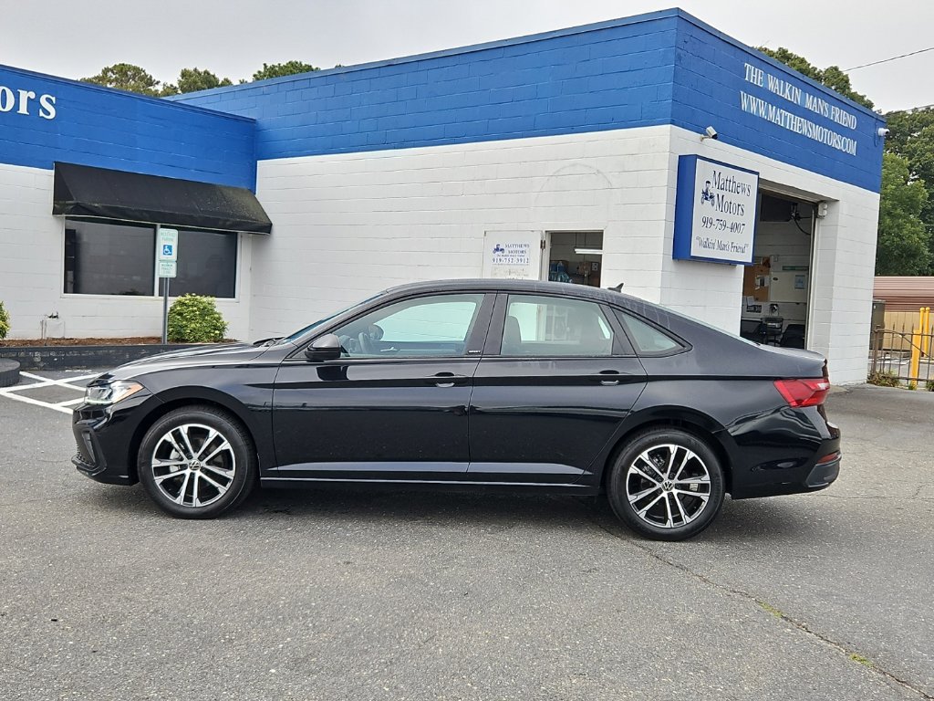 Used 2025 Volkswagen Jetta Sport FWD image 4