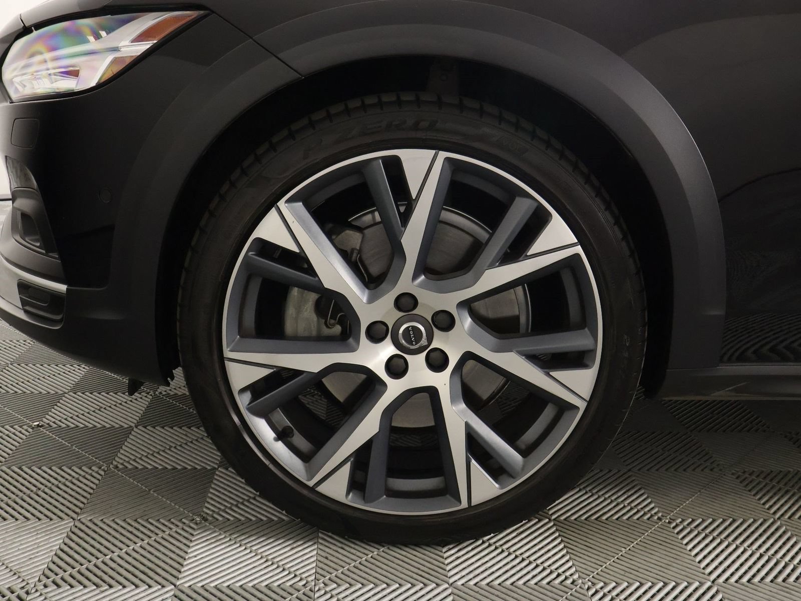 Certified 2023 Volvo V90 B6 Cross Country Ultimate w/ Climate Package AWD/4WD image 28