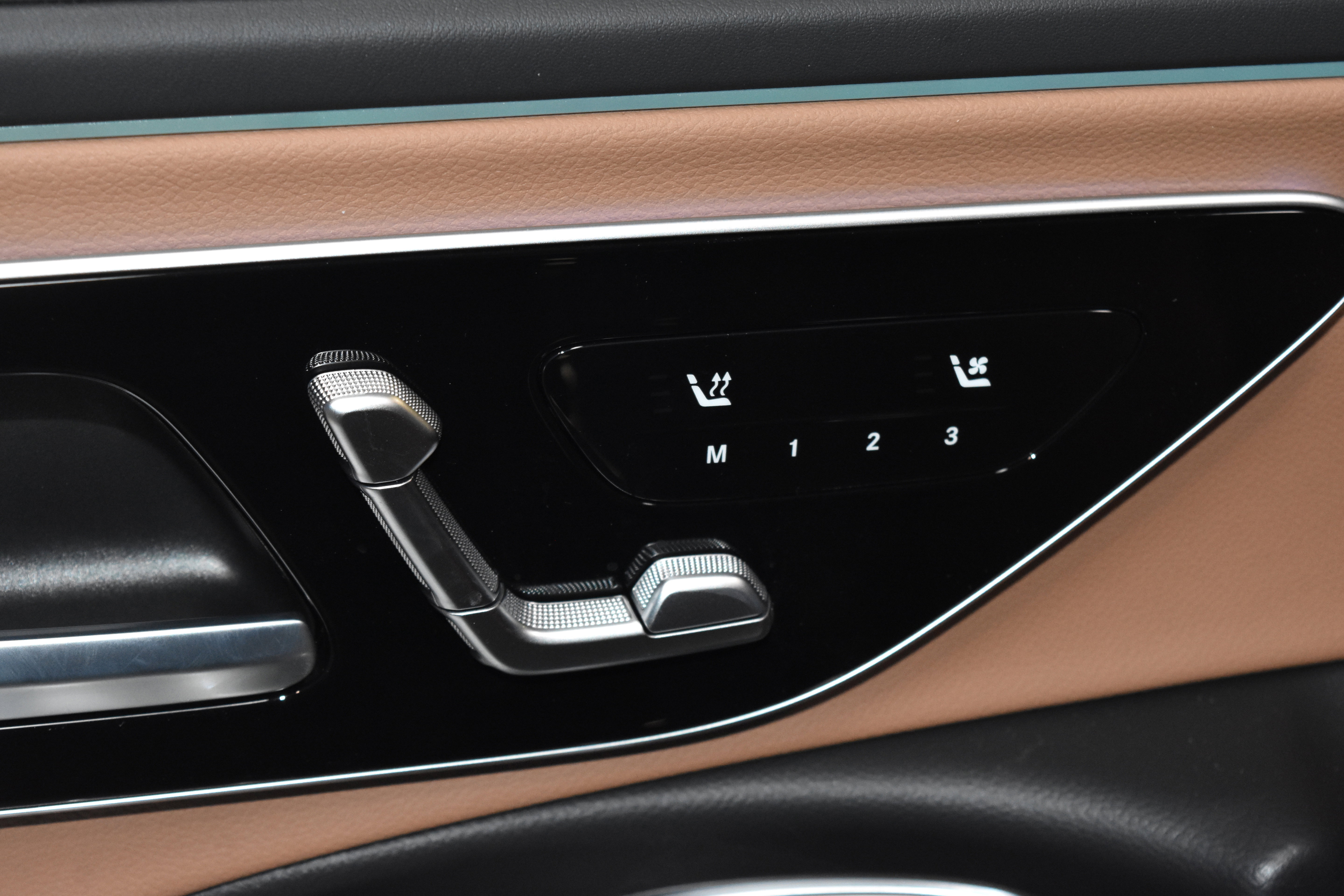 New 2026 Mercedes-Benz E 450 4MATIC Sedan image 4