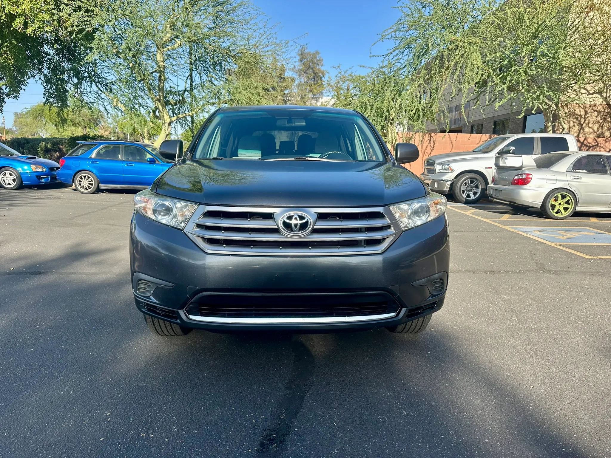 Used 2012 Toyota Highlander FWD image 2