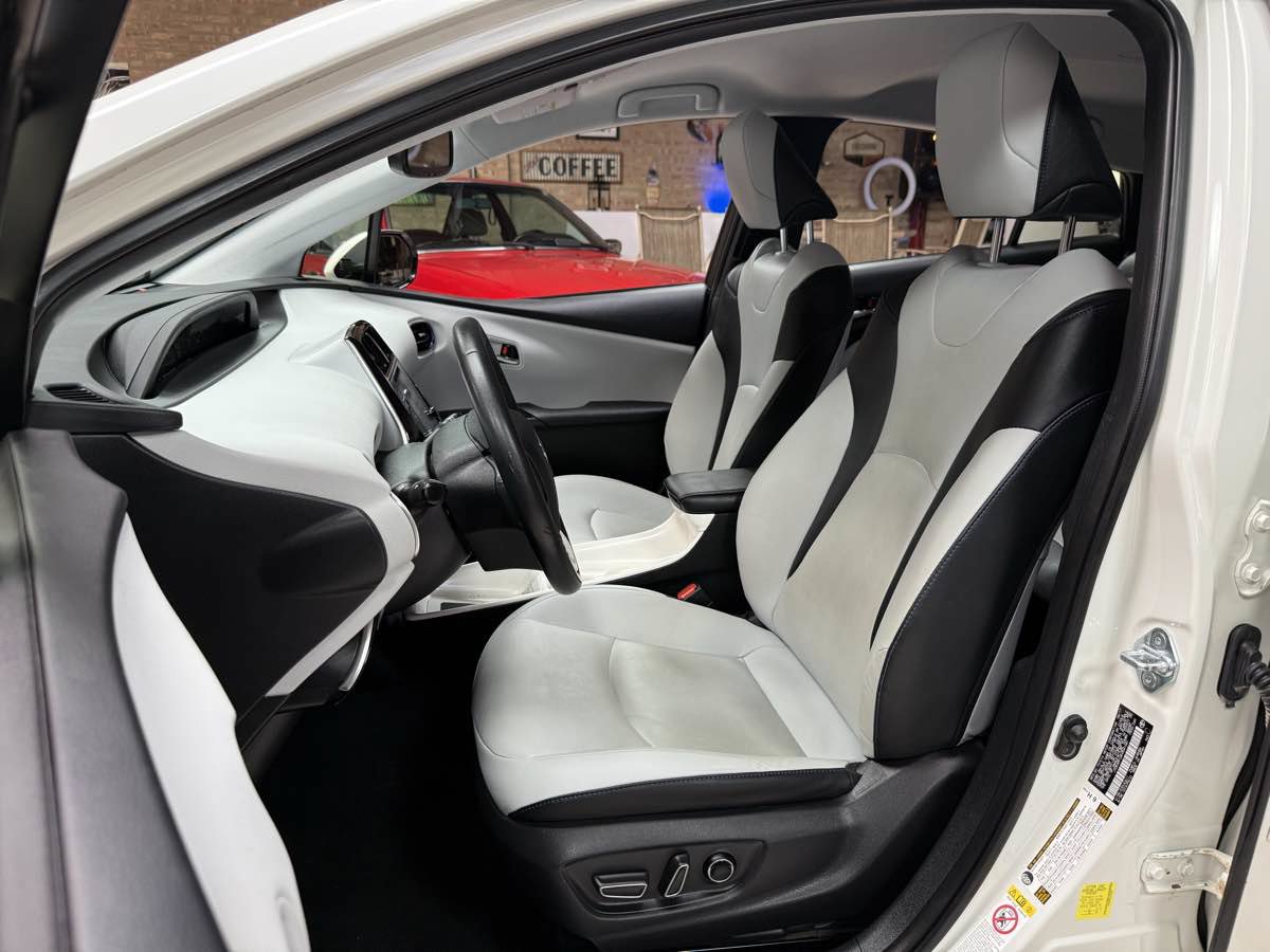 Used 2017 Toyota Prius Four Touring w/ Premium Convenience Package FWD image 24