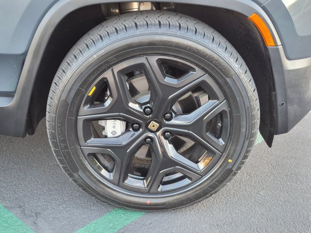 Used 2025 Rivian R1S Adventure AWD/4WD image 24
