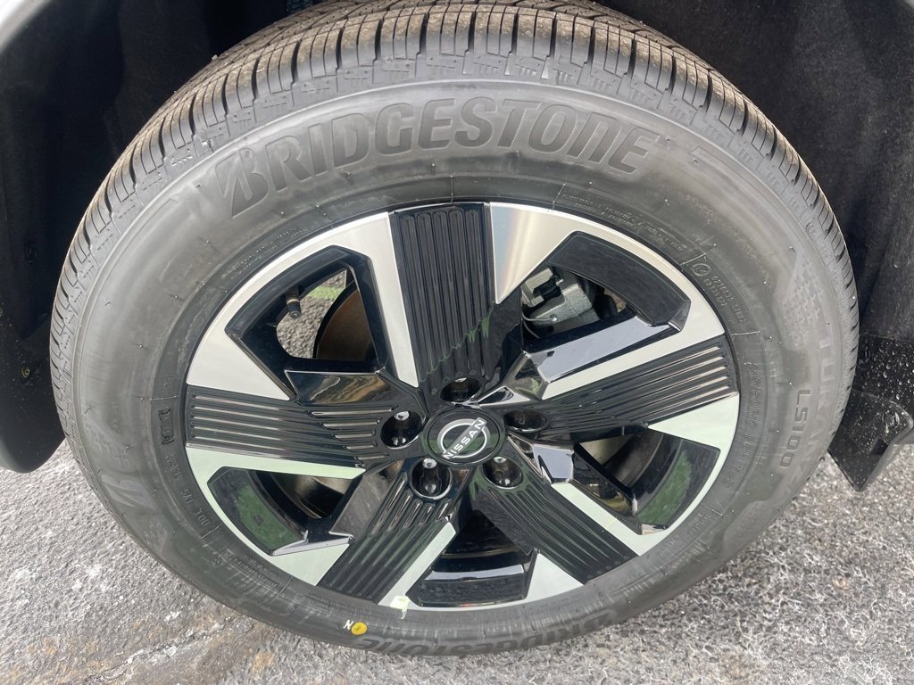 Certified 2025 Nissan Kicks SV w/ SV Premium Package AWD/4WD image 27