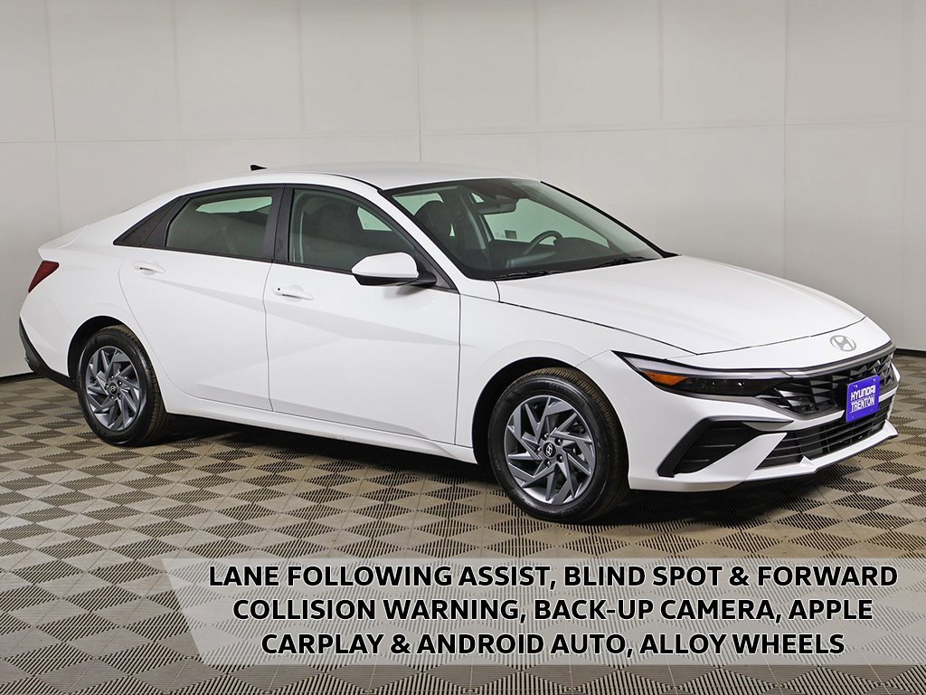 Used 2025 Hyundai Elantra Blue image 1