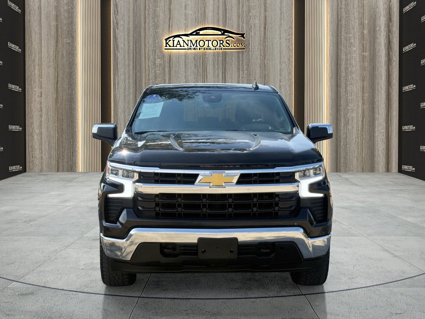 Used 2023 Chevrolet Silverado 1500 LT w/ Z71 Off-Road Package AWD/4WD image 2