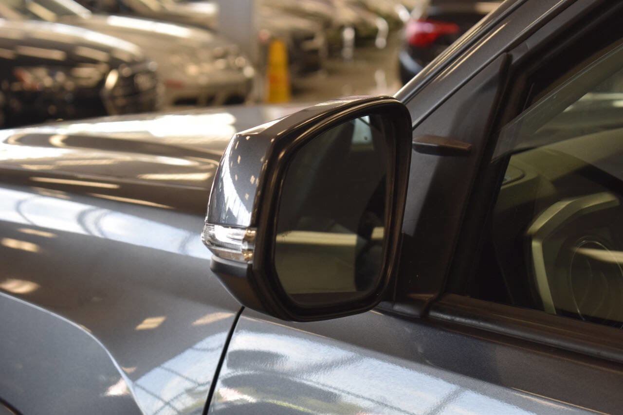 Used 2020 Toyota Tacoma SR5 image 31