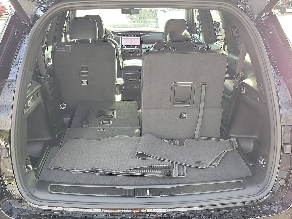 Used 2025 Jeep Grand Cherokee L Limited w/ Luxury Tech Group II image 17