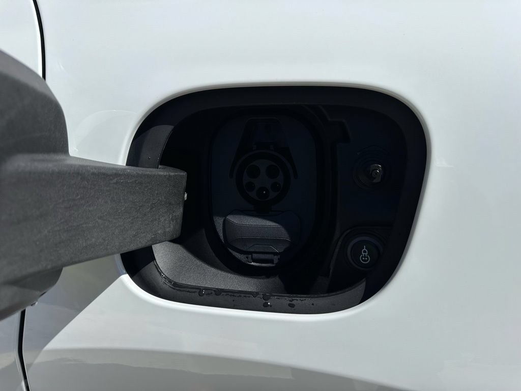Used 2026 Porsche Macan Electric RWD image 43