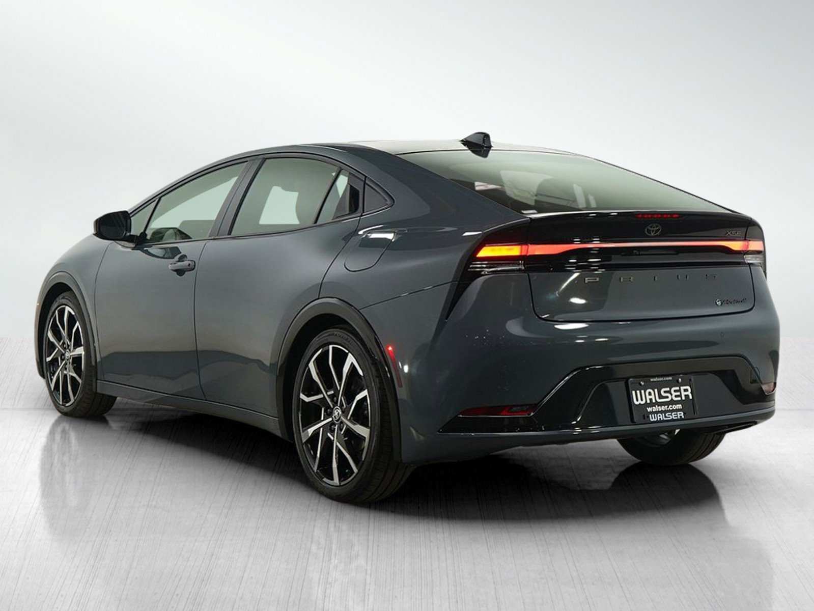 Used 2024 Toyota Prius Prime Premium image 3