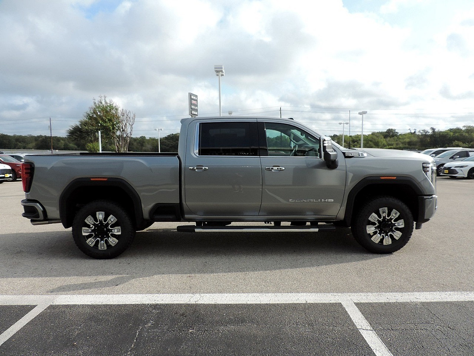 New 2026 GMC Sierra 2500 Denali w/ Denali Reserve Package AWD/4WD image 4