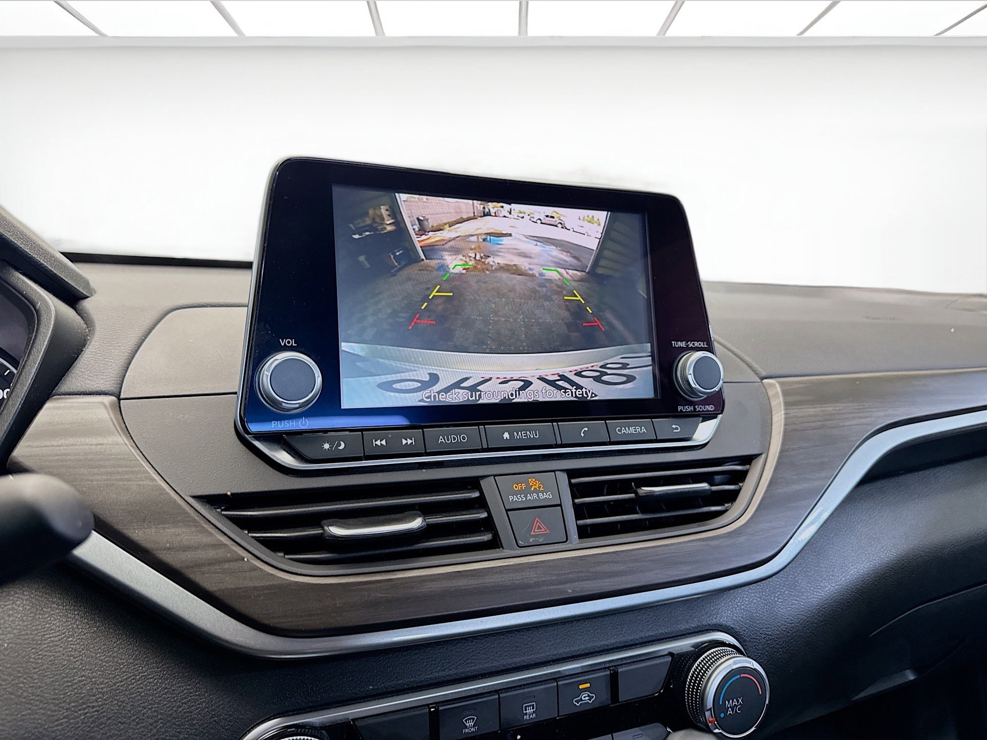 Used 2025 Nissan Altima 2.5 SV image 9