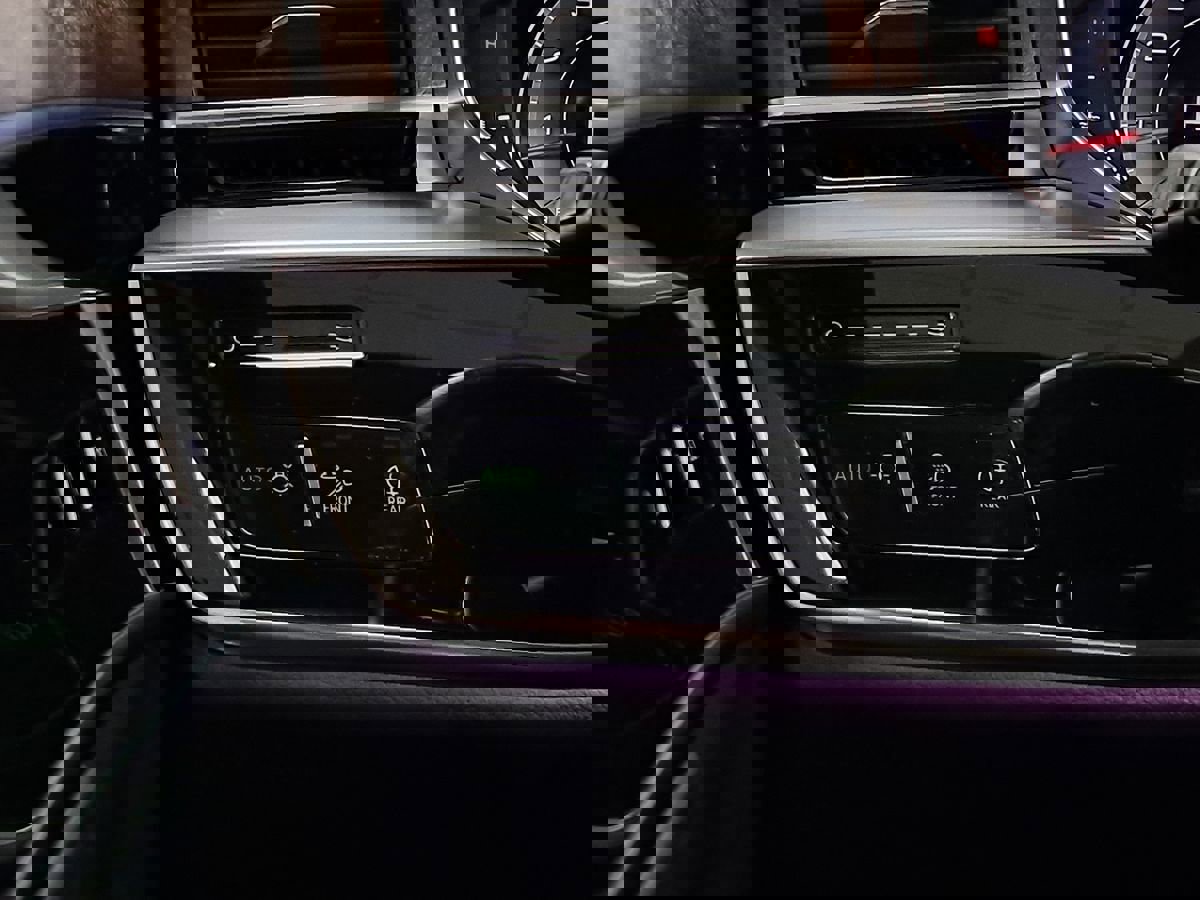 Used 2021 Audi A8 L 4.0T w/ Executive Plus Package image 19