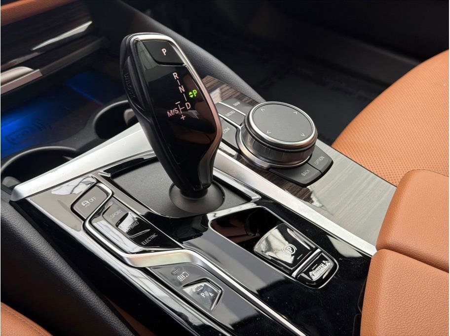 Used 2023 BMW 530e w/ Premium Package RWD image 14