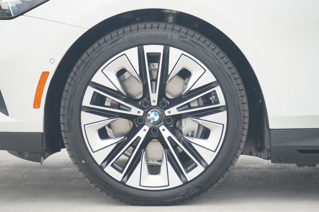 Used 2026 BMW i5 eDrive40 image 5