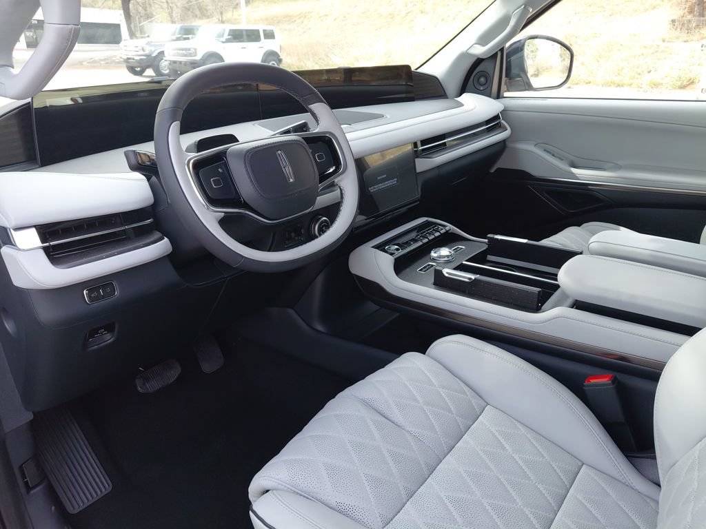 New 2026 Lincoln Navigator L Black Label AWD/4WD image 16