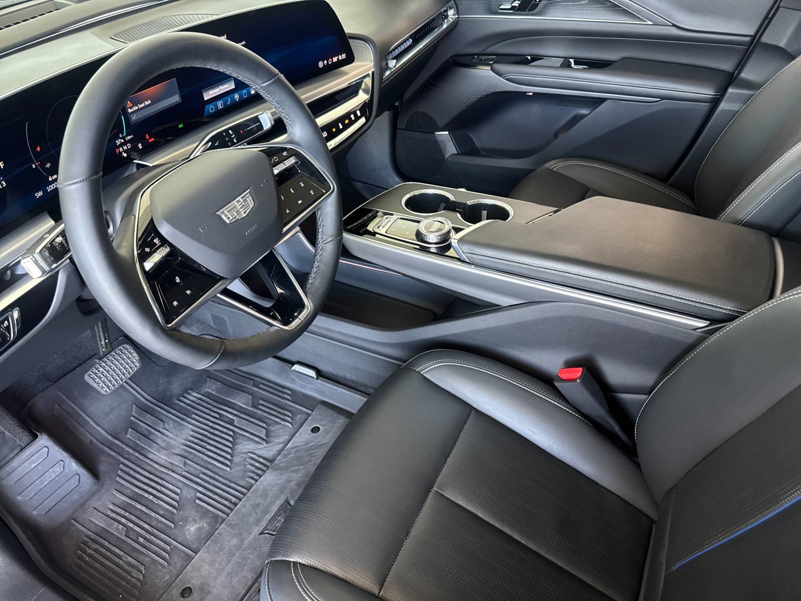 Used 2024 Cadillac Lyriq Luxury w/ LPO, Floor Liner Package AWD/4WD image 9