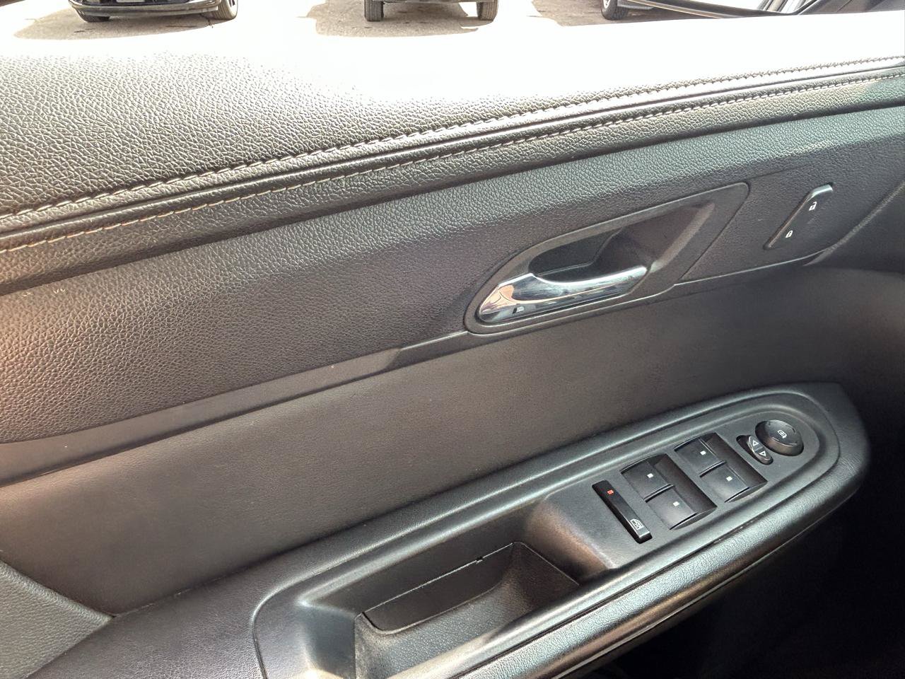 Used 2015 GMC Acadia SLE FWD image 28