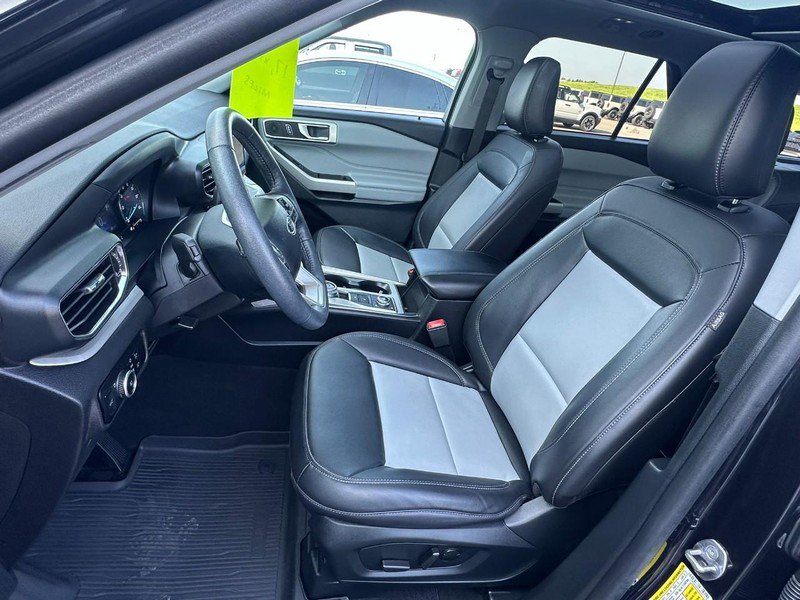 Used 2024 Ford Explorer XLT w/ Equipment Group 202A AWD/4WD image 7