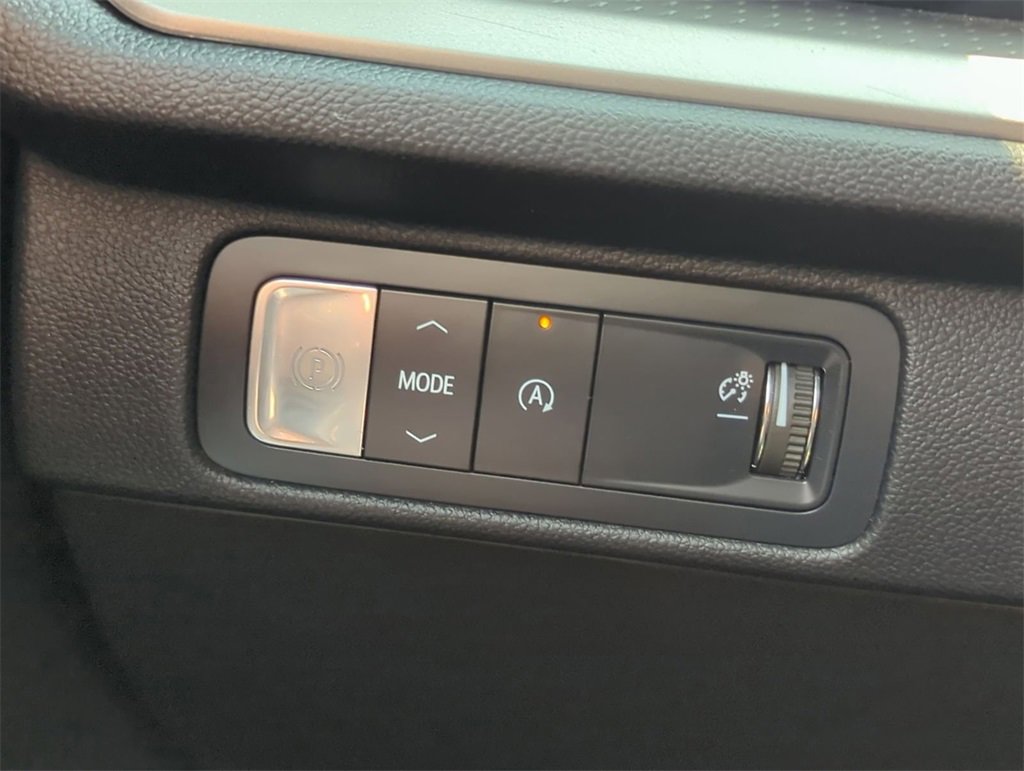 Certified 2025 Chevrolet Traverse LT image 16