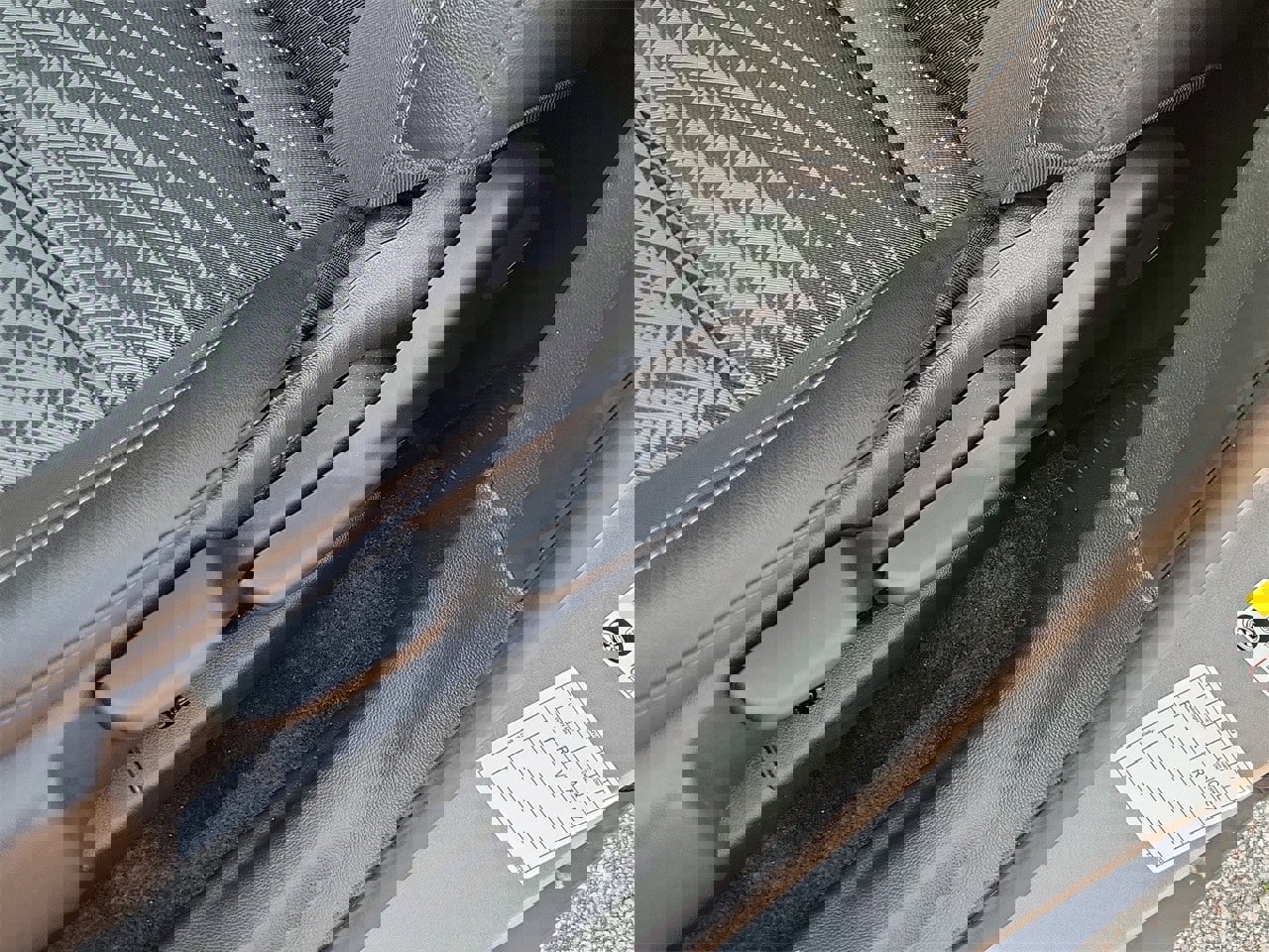 Used 2025 Chevrolet Trax LT w/ LT Convenience Package image 17