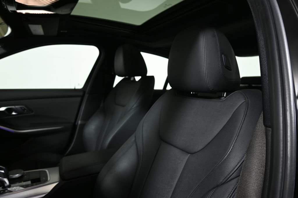 Used 2021 BMW 330e xDrive w/ Convenience Package image 16