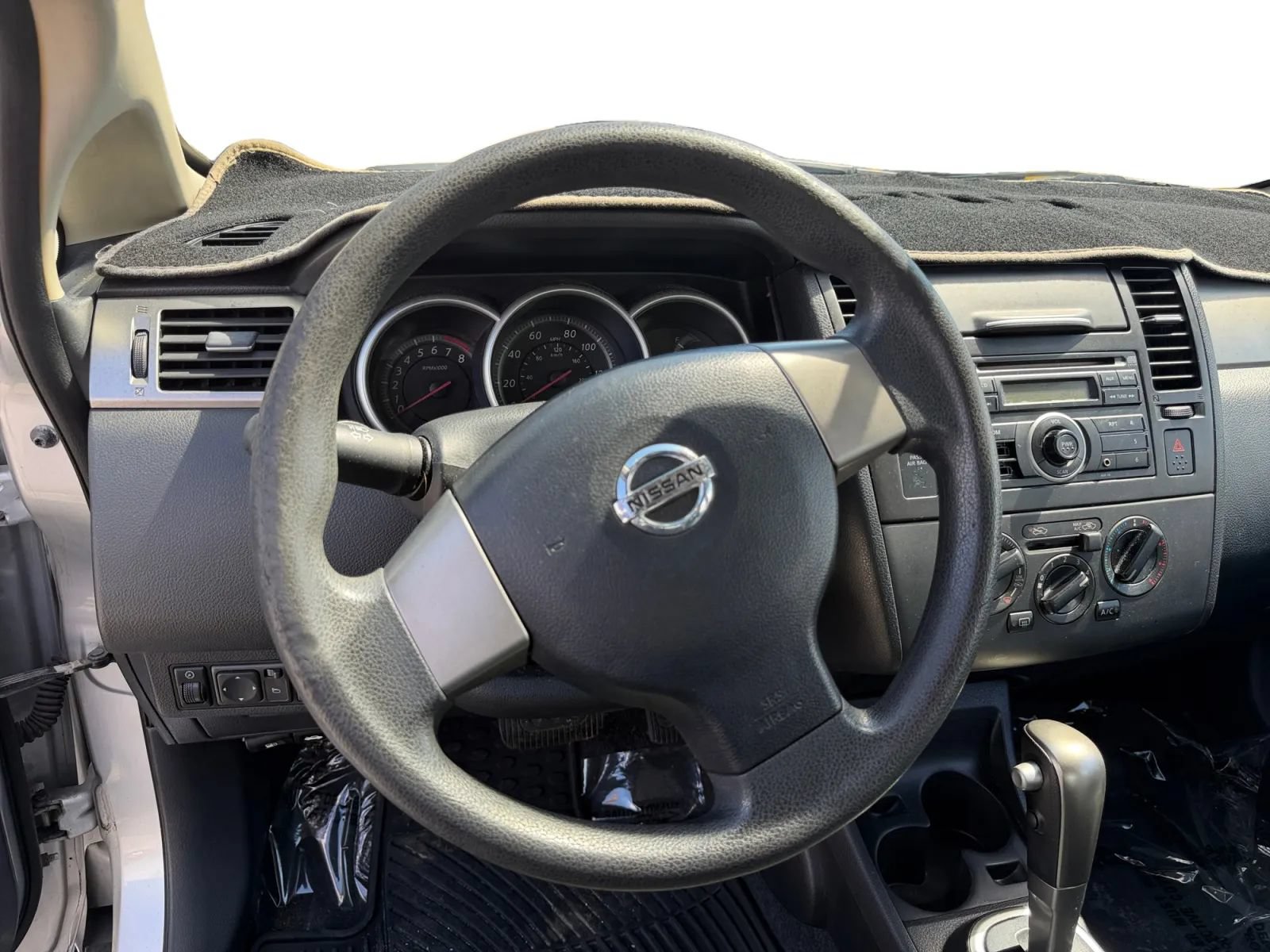 Used 2011 Nissan Versa 1.8 S FWD image 11