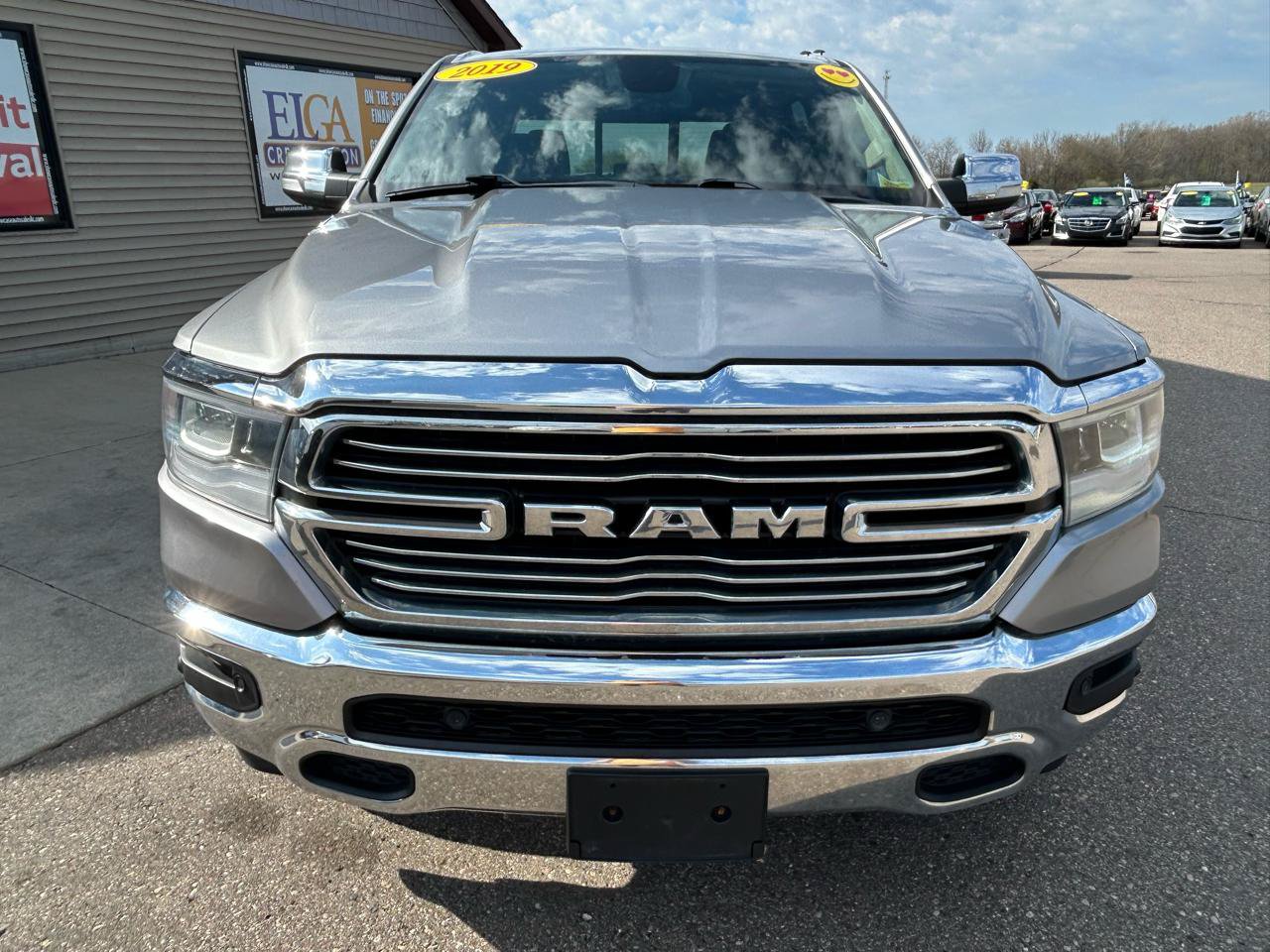 Used 2019 RAM 1500 Laramie AWD/4WD image 2