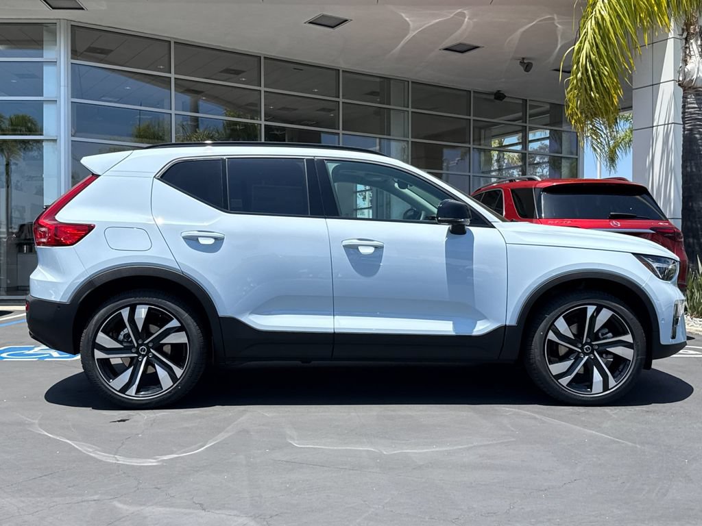 New 2026 Volvo XC40 B5 Plus w/ Climate Package AWD/4WD image 6