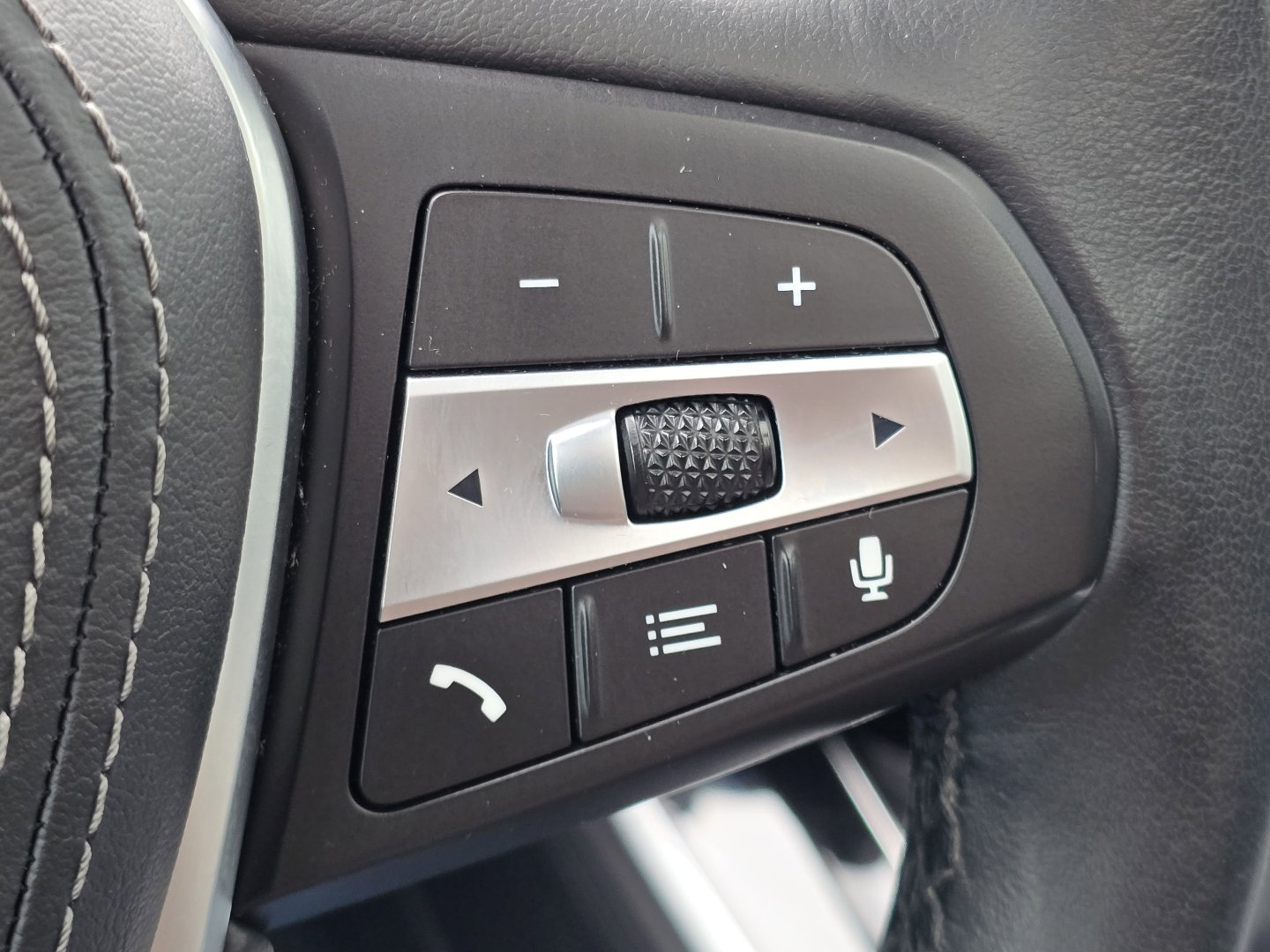 Used 2020 BMW X5 xDrive40i w/ Executive Package image 16