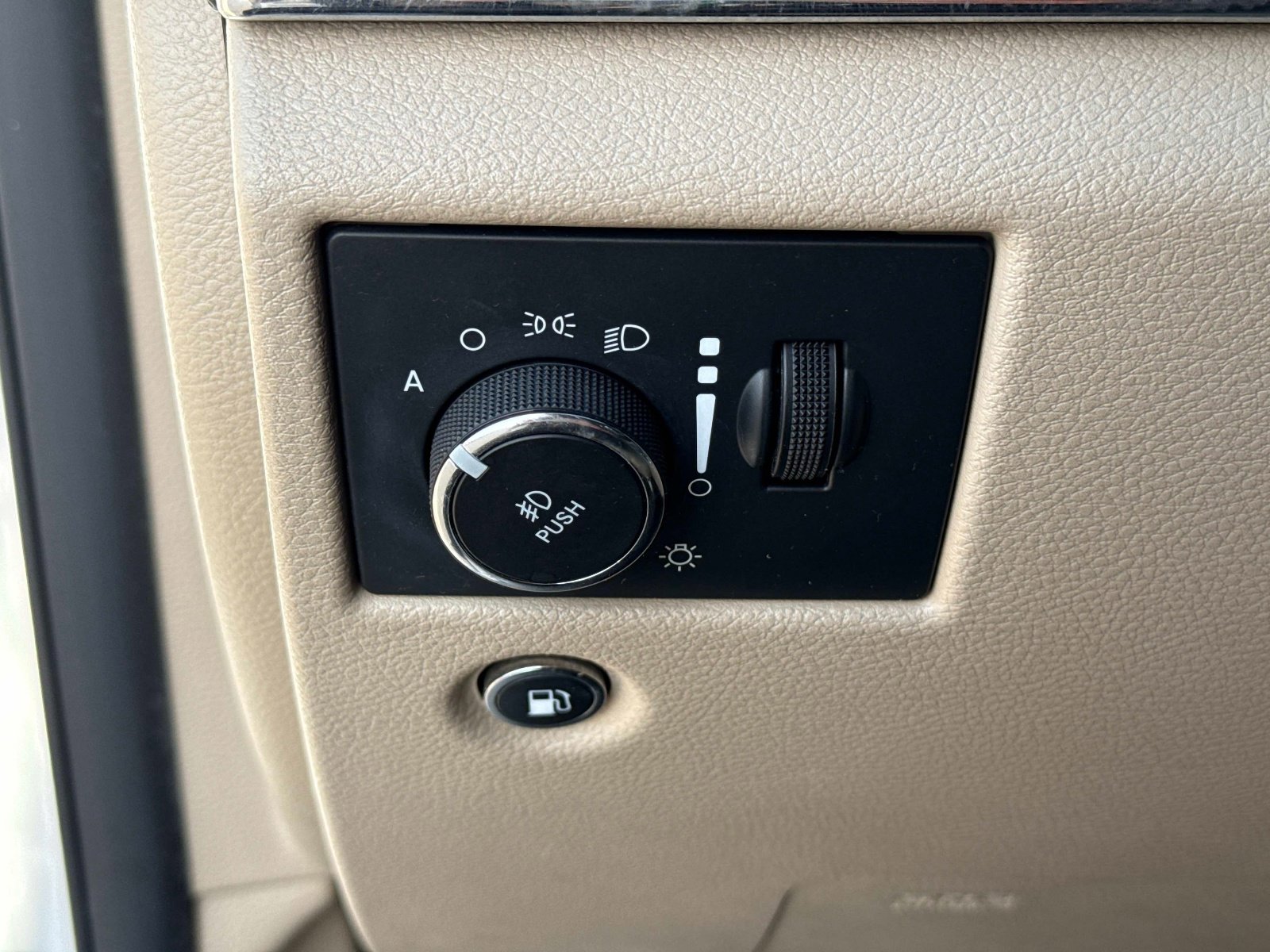 Used 2017 Jeep Grand Cherokee Limited w/ Luxury Group II RWD image 34