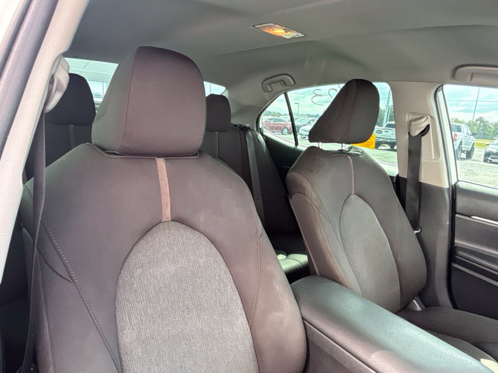 Used 2020 Toyota Camry LE FWD image 17
